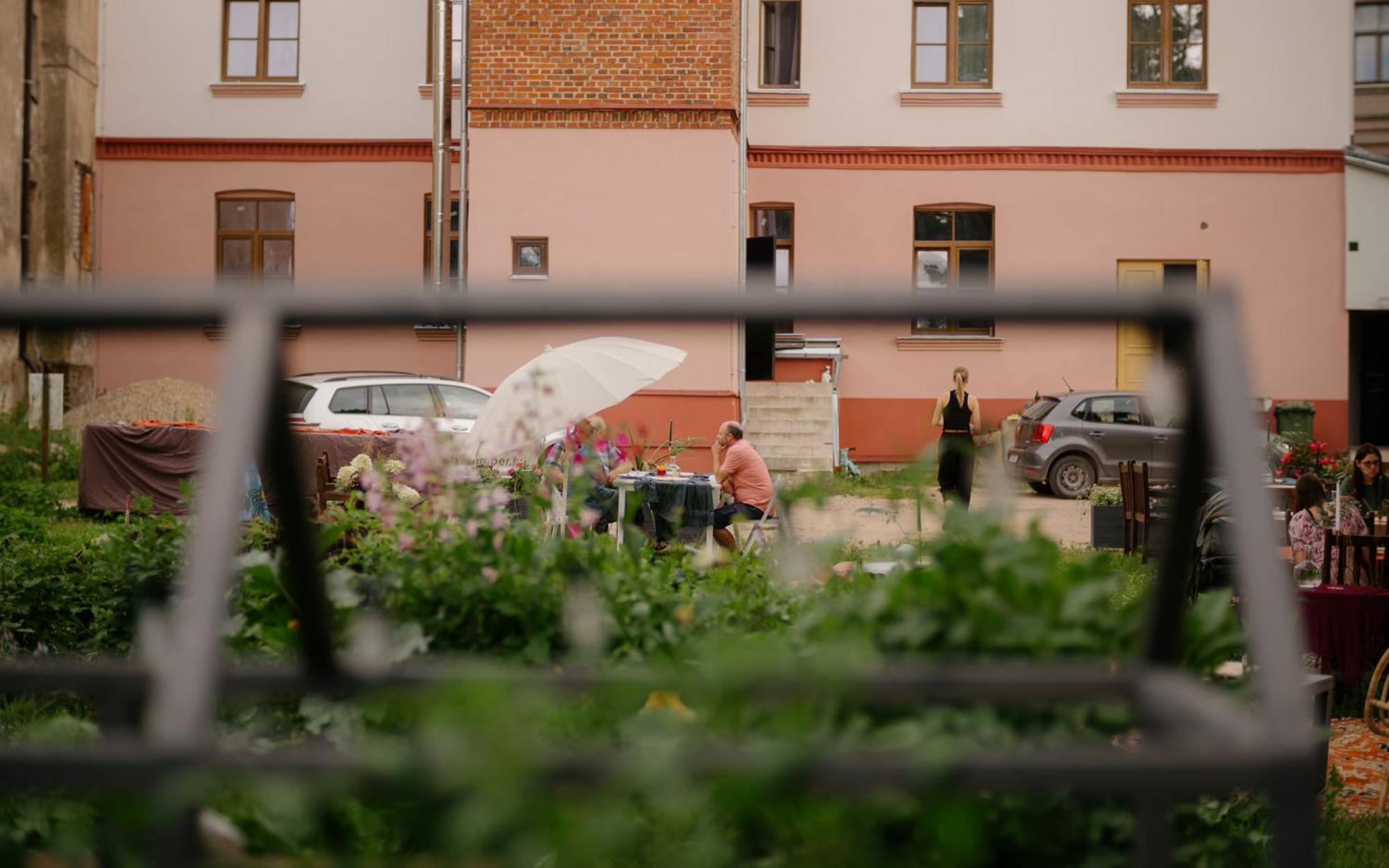 Buntes Nams Apartment Limbazi Luaran gambar